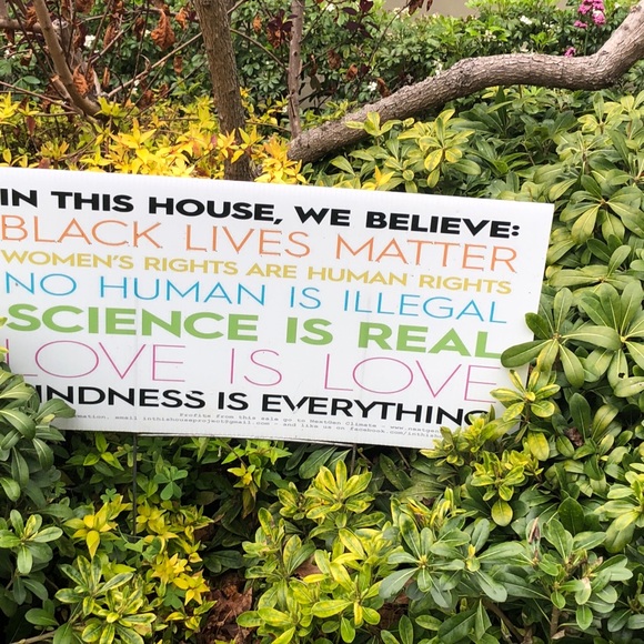 Meet your Posher, Noushin - Picture 2 of 4